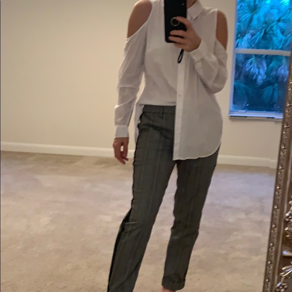 Cold shoulder shirt in white size M